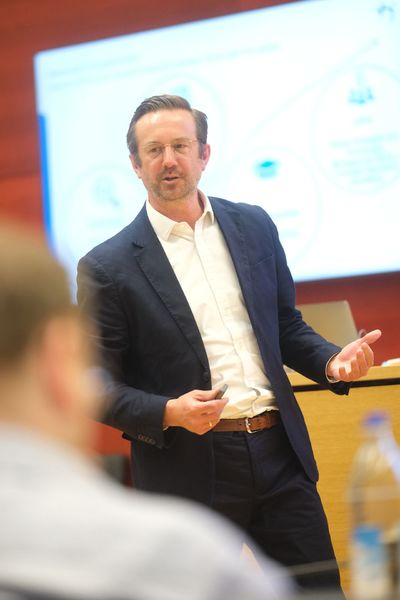 Prof. Dr. Jan Oliver Schwarz vom Bayerischen Foresight-Institut an der Technischen Hochschule Ingolstadt (Foto: CSU-Fraktion)
