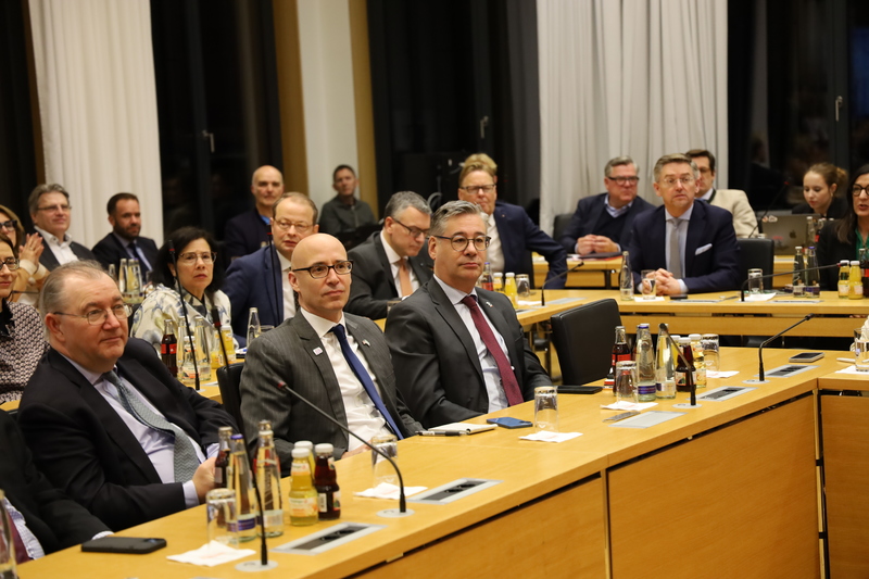 Der Generalkonsul der Vereinigten Staaten von Amerika, James Miller, war ebenfalls unter den Gästen. Foto: CSU-Fraktion
