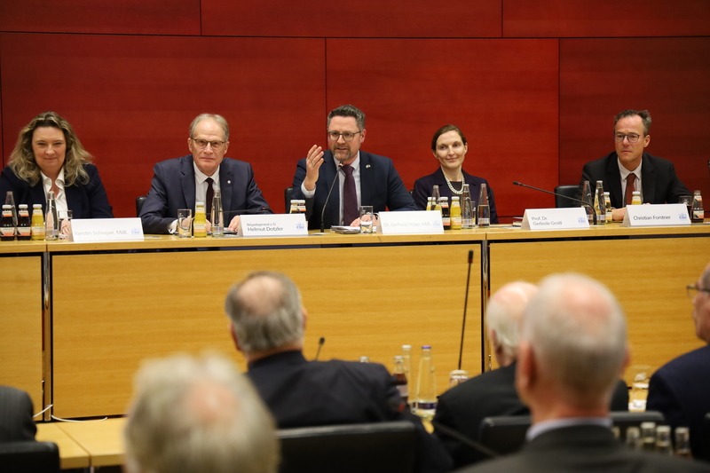 Ein hochkarätiges Expertenpanel diskutierte mit den Gästen. Foto: CSU-Fraktion